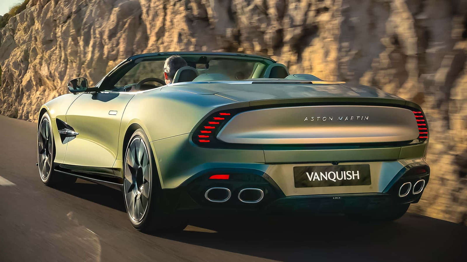 Η ισχυρότερη κάμπριο Aston Martin είναι η Vanquish Volante